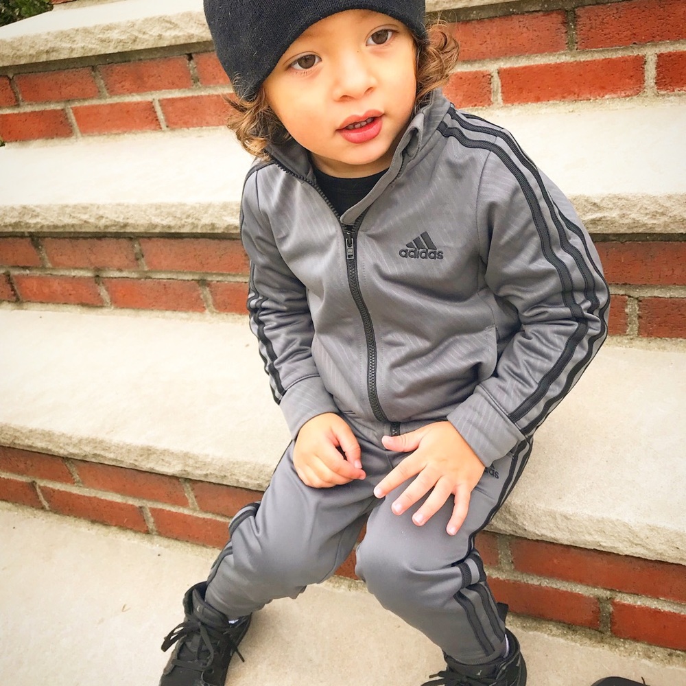 Grey Adidas sweatsuit 3T